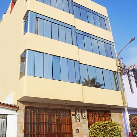 Taytaypa Rooms & Apartments Lima Airport Esterno foto