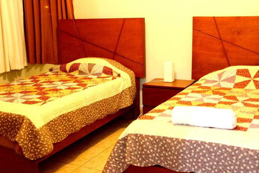 Taytaypa Rooms & Apartments Lima Airport Esterno foto