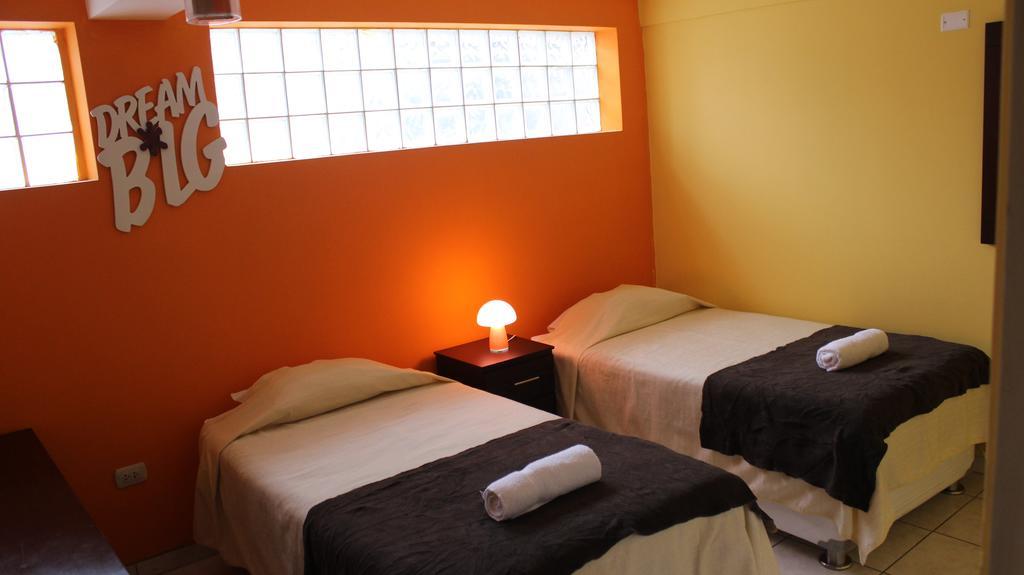 Taytaypa Rooms & Apartments Lima Airport Esterno foto