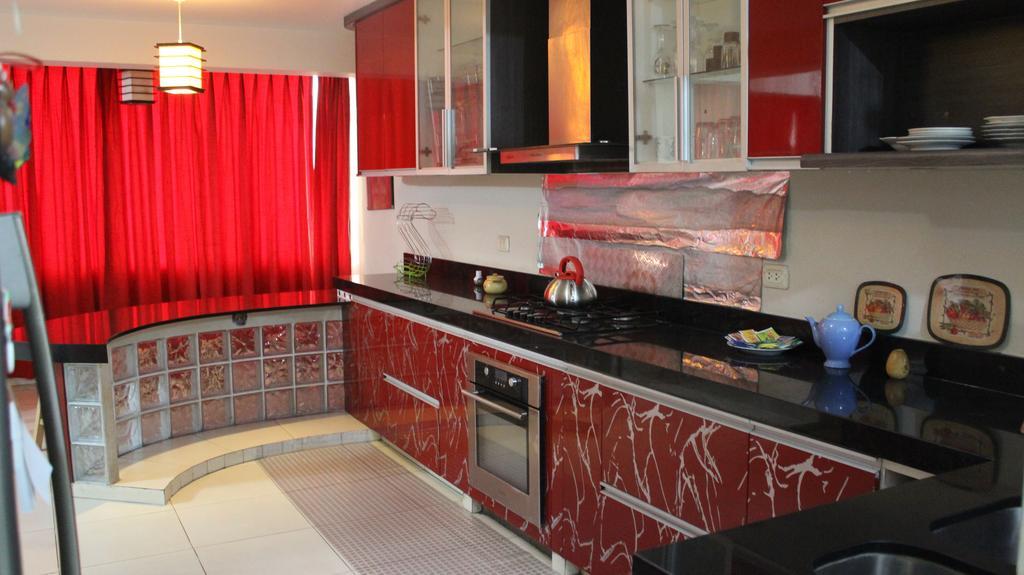 Taytaypa Rooms & Apartments Lima Airport Esterno foto