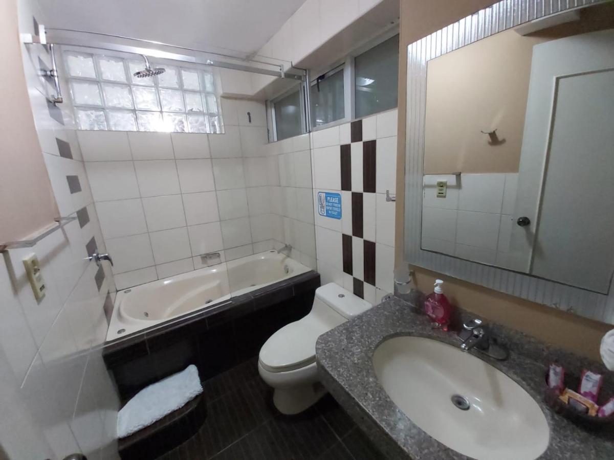 Taytaypa Rooms & Apartments Lima Airport Esterno foto